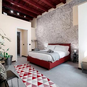 Zimmer mit Kingsize-Bett